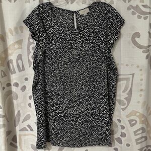 Loft Women's Black and White flutter sleeve top blouse